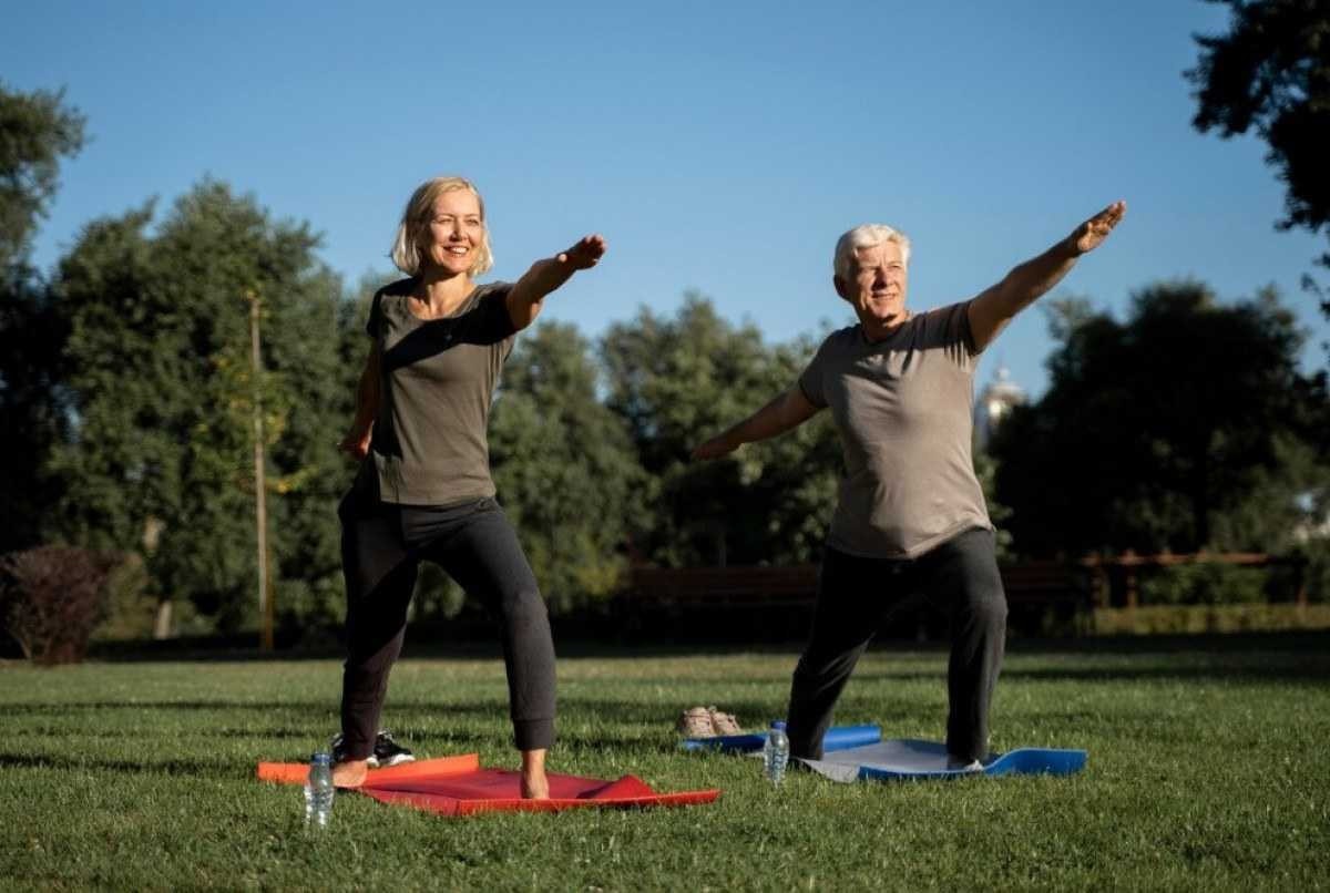 Como a prática de ioga pode estimular a memória de idosos? 