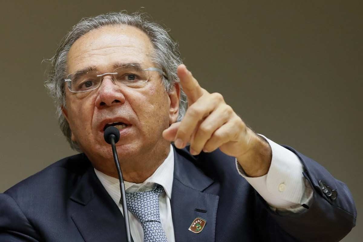 Ex-ministro de Bolsonaro, Paulo Guedes é hostilizado em praia: 'Demônio'