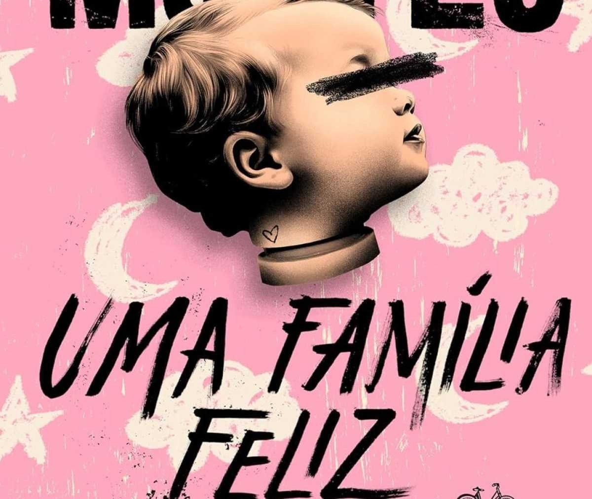Criança de olhos vendados na capa do romance Uma família feliz