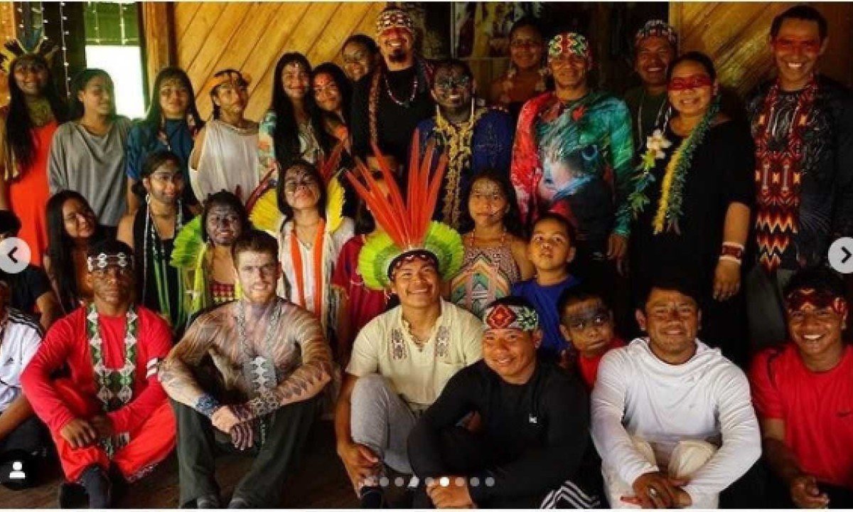 Ator Miguel Bernardeau visita comunidade indígena no Acre -  (crédito: Reprodução/Instagram)