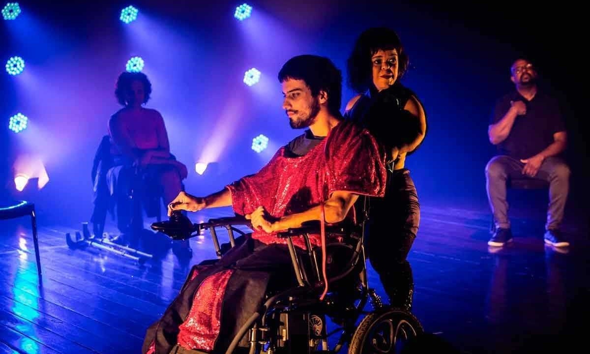 Haonê Thinar (pessoa amputada), Pedro Fernandes (cadeirante com paralisia cerebral), Juliana Caldas (pessoa com nanismo) e Bruno Ramos (surdo não oralizado) protagonizam a peça 