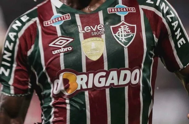 Fluminense faz homenagem para patrocinador máster em despedida