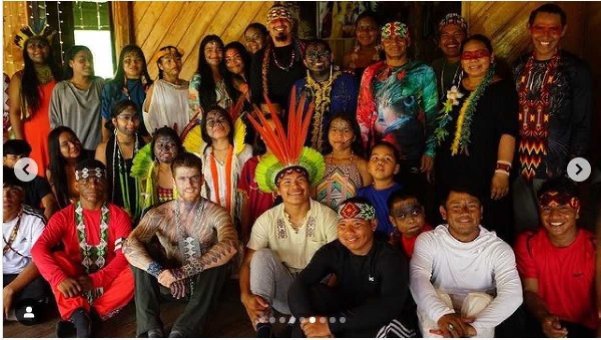 Ator Miguel Bernardeau visita comunidade indígena no Acre -  (crédito: Reprodução/Instagram)