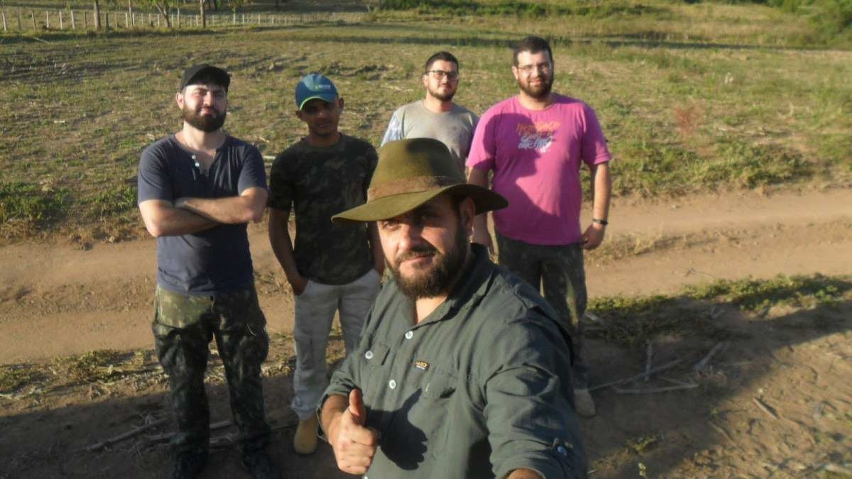 Luciano Cândido e o grupo de bushcraft Mateiros do Cerrado trilham o Centro-Oeste mineiro para acampar e contemplar a natureza