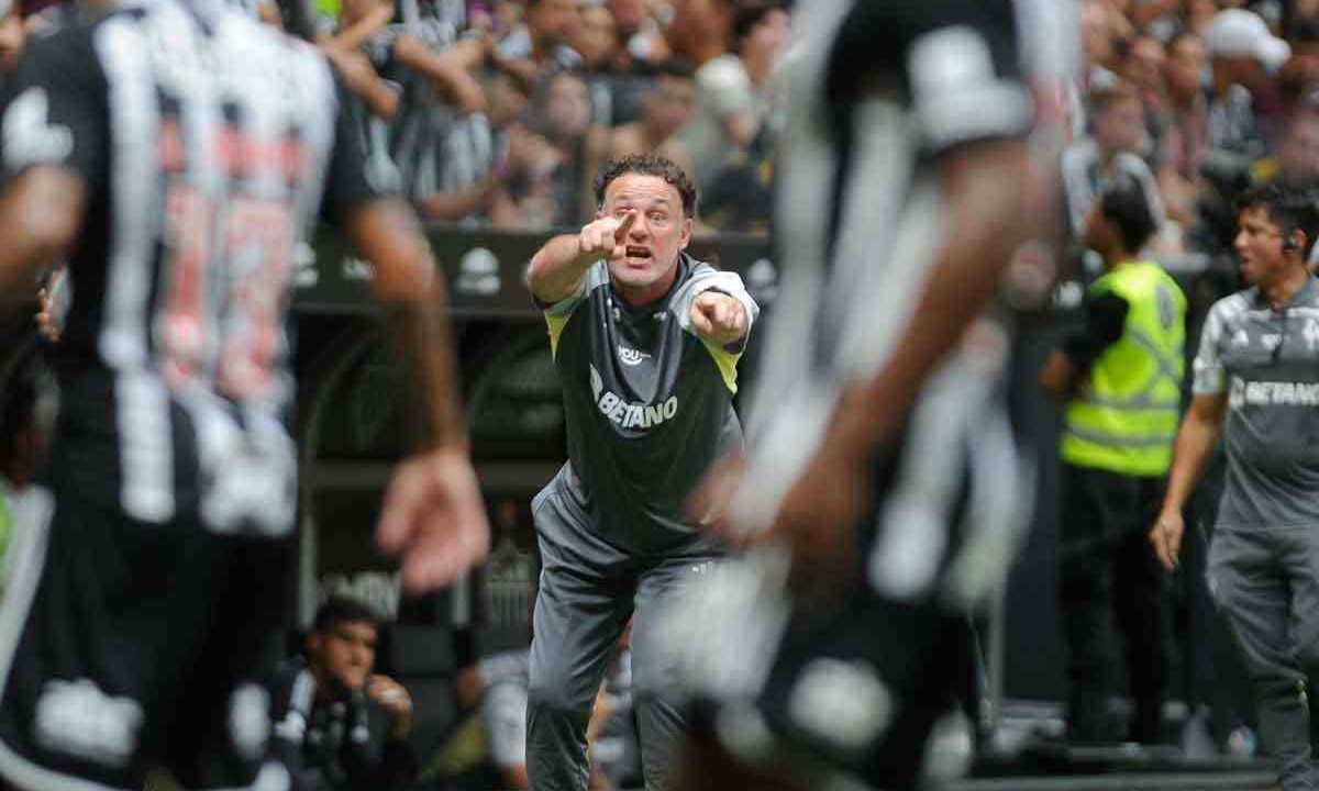 O Atlético busca o penta mineiro. No jogo da ida da final diante do Cruzeiro, na Arena MRV, com a estreia do técnico Milito, o clássico terminou em 2 a 2 -  (crédito: Alexandre Guzanshe/EM/D.A. Press)