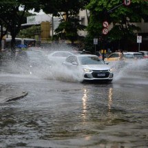 Chuva em BH tem mais da metade do volume esperado para o mês em regional - Túlio Santos/EM/D,A press