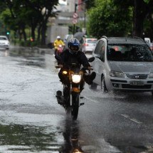 Chuva forte pode atingir 161 cidades de Minas - Túlio Santos/EM/D,A press