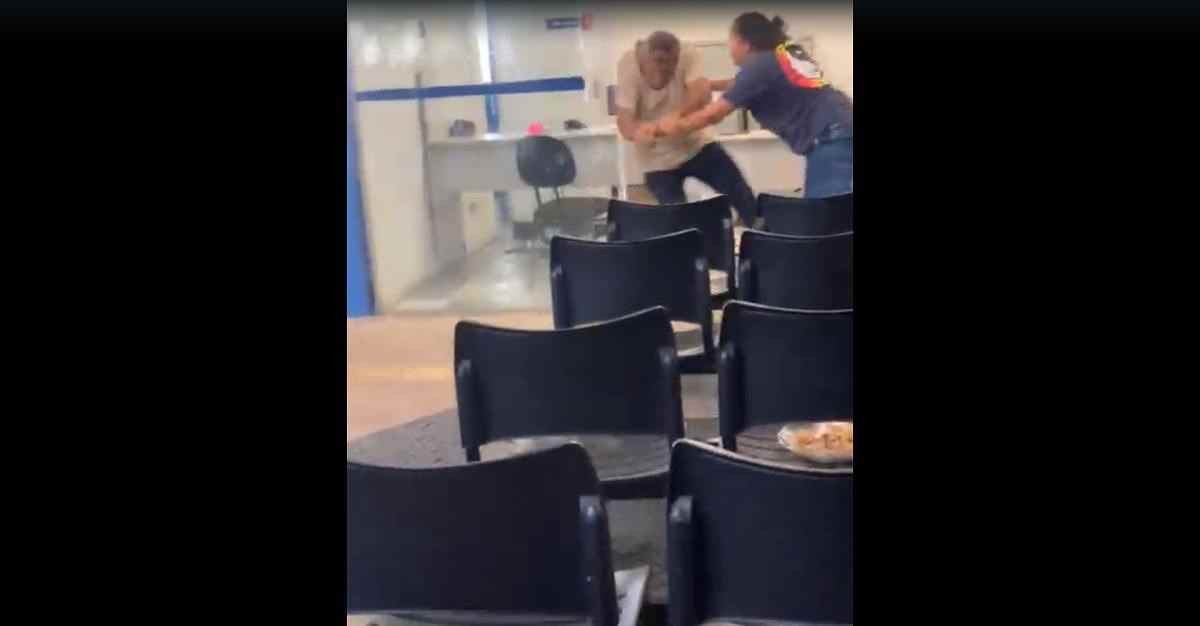Estudante agride colega de escola, promove quebra-quebra e ataca zelador