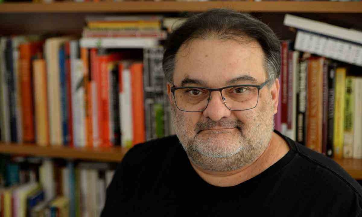 Marcílio França Castro lança livro 'O último dos copistas'
