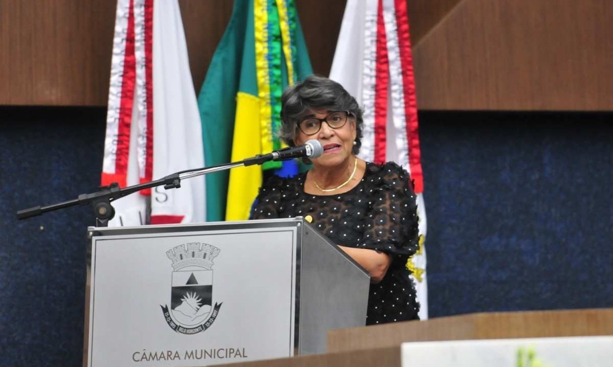 Maria Helena discursa na Câmara Municipal de BH em 2022. Na ocasião, Ziraldo recebeu o Grande Colar do Mérito Legislativo na capital mineira -  (crédito: Marcos Vieira/EM/D.A Press)