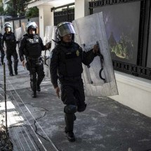 México rompe relações com o Equador após invasão policial à embaixada em Quito - Yuri Cortez/AFP