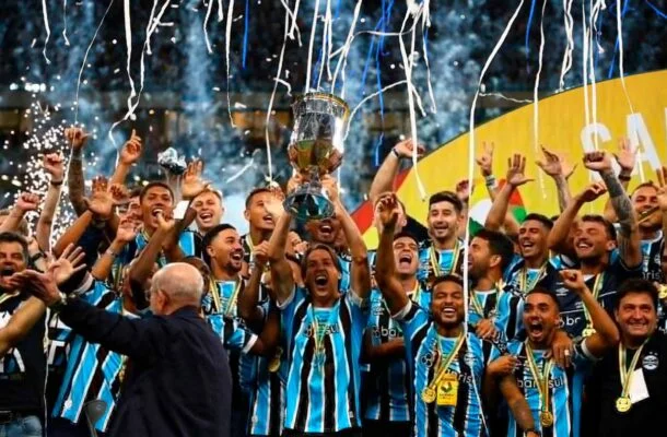 Renato agiganta hepta: ‘Na história do Grêmio’