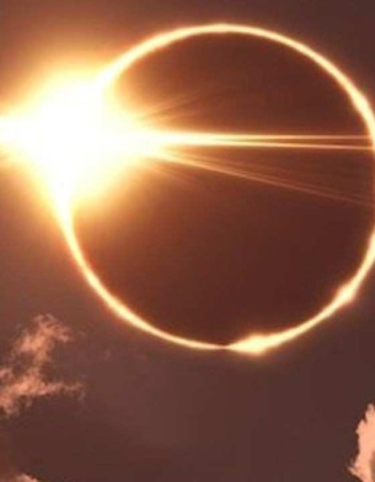 Veja registros do eclipse solar total compartilhados nas redes sociais