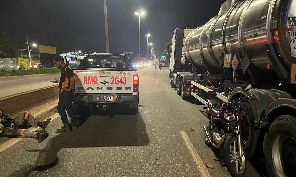 Motociclista se envolveu em acidente com uma carreta no Anel Rodoviário  -  (crédito: Wellington Barbosa/EM/D.A/Press)