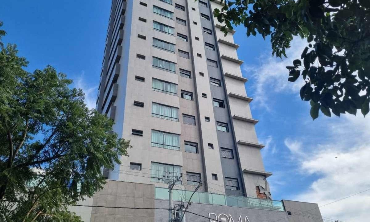 Edifício localizado no Bairro Jardim São Luiz apresentou danos em um dos pilares da estrutura -  (crédito: Luiz Ribeiro/EM/D.A Press)