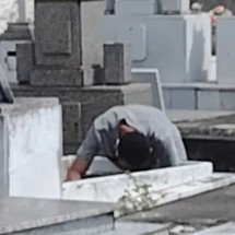 Homem é preso ao tentar roubar crânio de sepultura no Rio de Janeiro - Reprodução