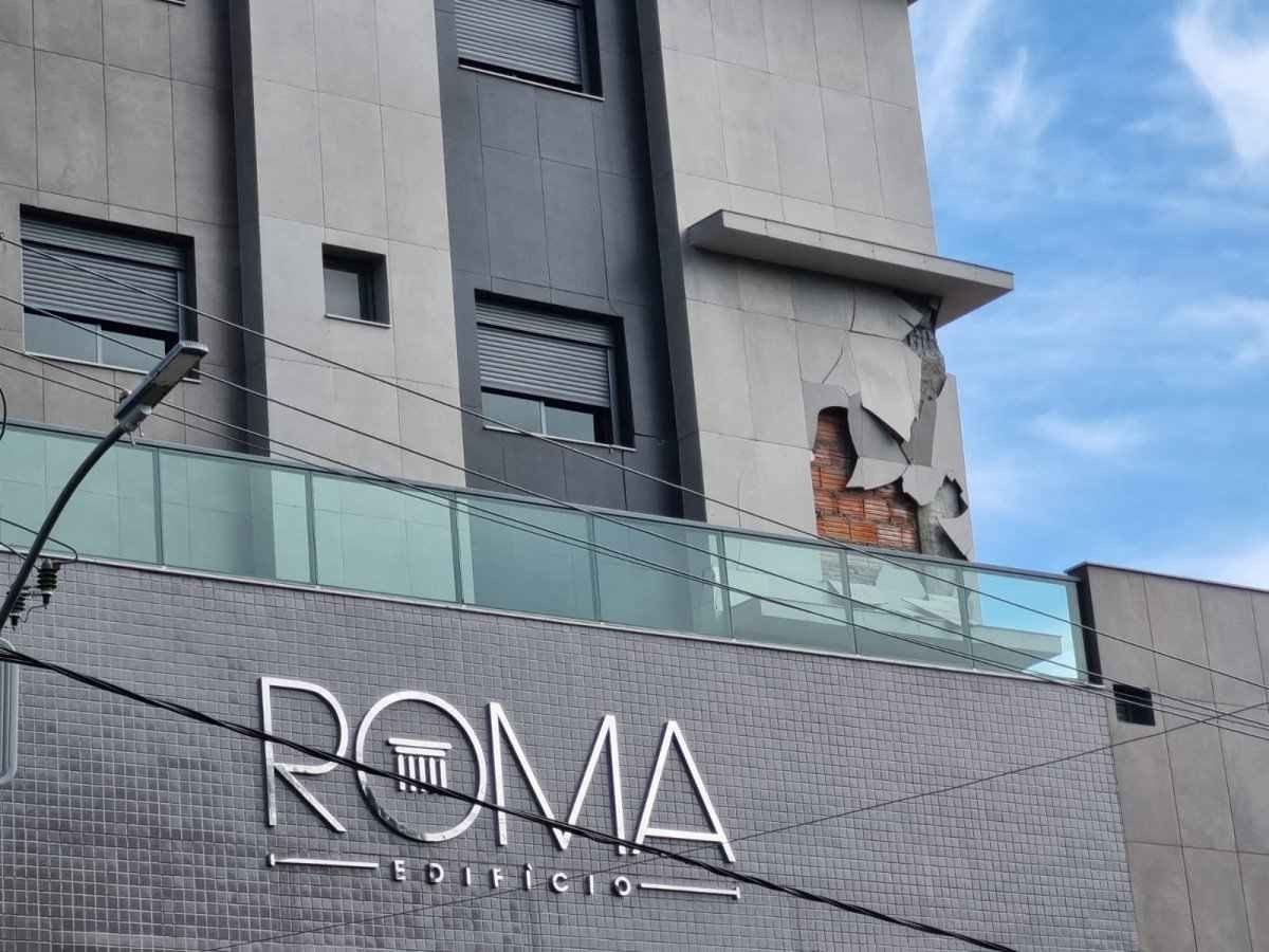 Um dos pilares da estrutura do Edifício Roma foi danificado 