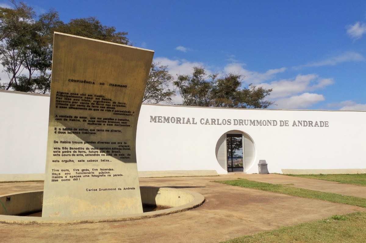 Projeto por Oscar Niemeyer, Memorial Carlos Drummond de Andrade resgata o passado do grande poeta mineiro 