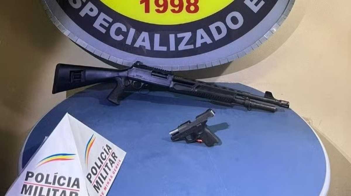 Gerente do tráfico ofereceu duas armas para tentar fugir de mandado de prisão -  (crédito: PMMG/Divulgação)