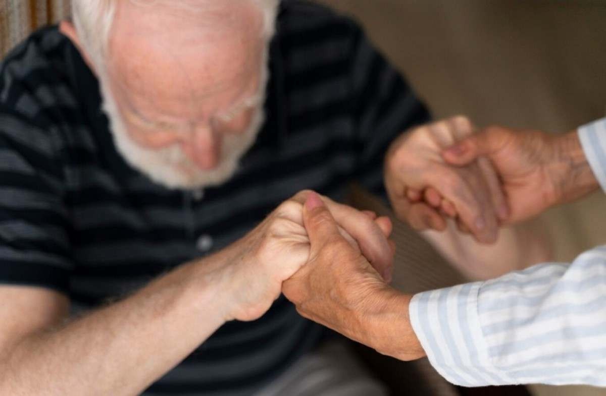 Parkinson: condição acomete homens e mulheres com idade superior a 50 anos