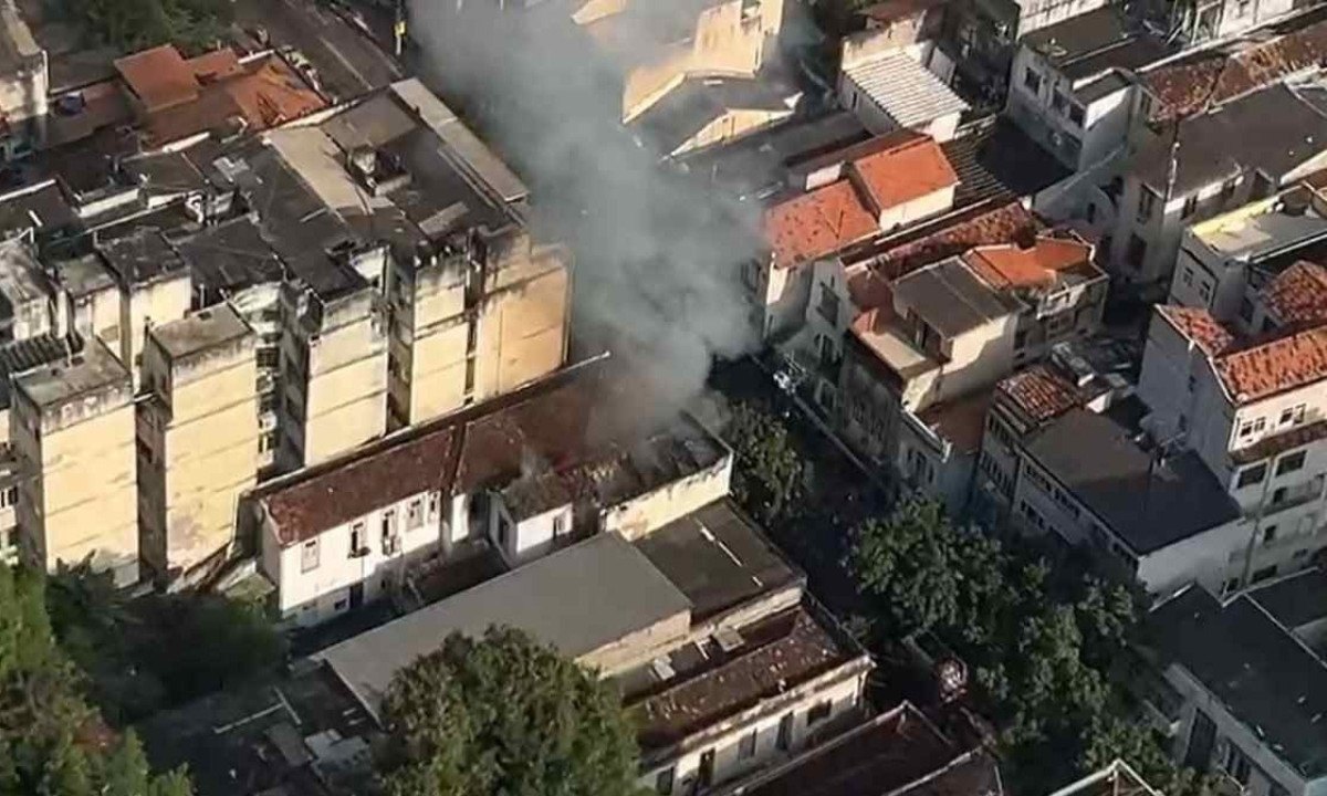 Incêndio em casarão no Catete, no Rio de Janeiro -  (crédito: Reprodução/Dailymotion)