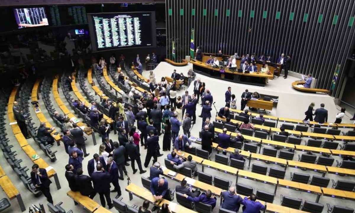 Votação aconteceu no plenário da Câmara dos Deputados nesta quarta-feira (10/4) -  (crédito: Zeca Ribeiro/Câmara dos Deputados)