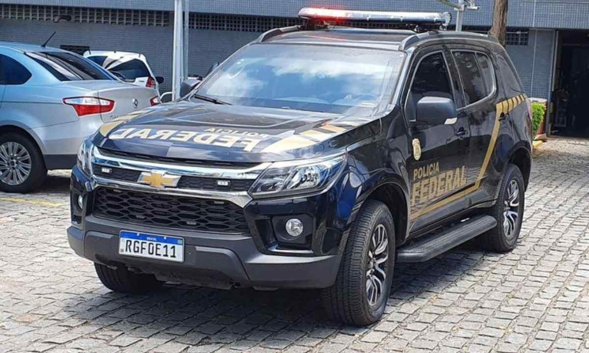 Uma mulher de Ipatinga, na Região do Vale do Rio Doce em Minas Gerais, é alvo da Operação Fake Tags, deflagrada pela PF nesta quarta (10/4) -  (crédito: Polícia Federal/Divulgação)