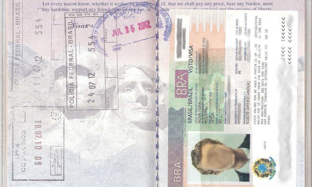 Página de passaporte modelo com visto para o Brasil; imagem meramente ilustrativa -  (crédito: monocletophat123/Filckr)