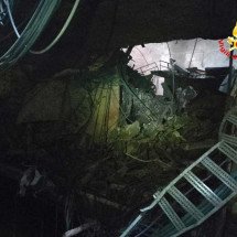 Explosão em usina hidrelétrica mata 3 pessoas; 4 estão desaparecidas - Vigili del Fuoco / AFP