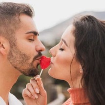 Dia do Beijo: o que acontece no seu cérebro enquanto você está beijando? - Freepik