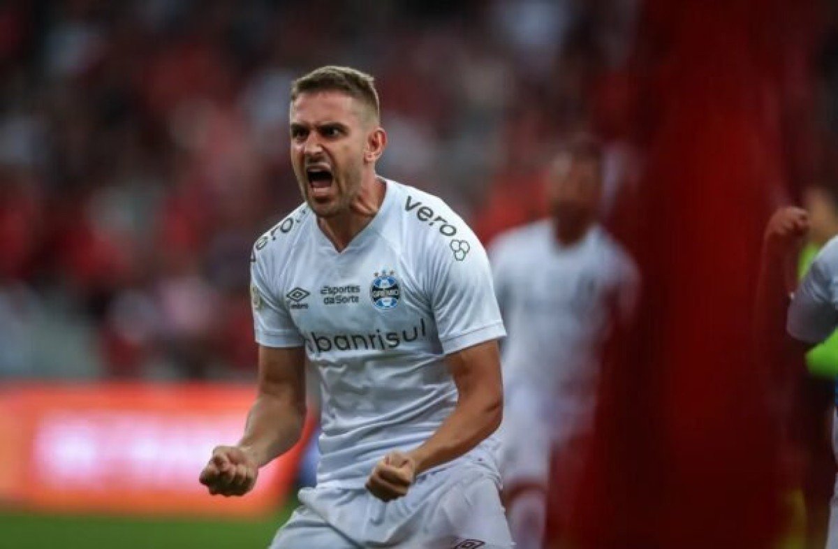 Bruno Uvini deixa Grêmio e desembarca em Salvador para assinar com Vitória
