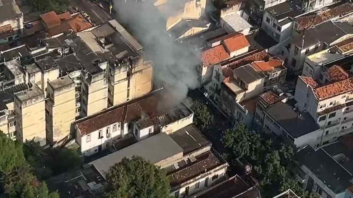 Casarão é atingido por incêndio na Glória, Zona Sul do Rio