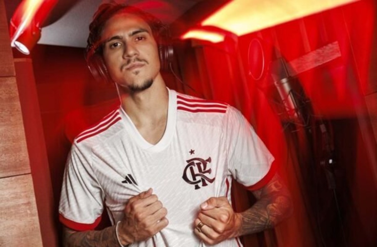 Flamengo apresenta nova camisa reserva para 2024; veja fotos