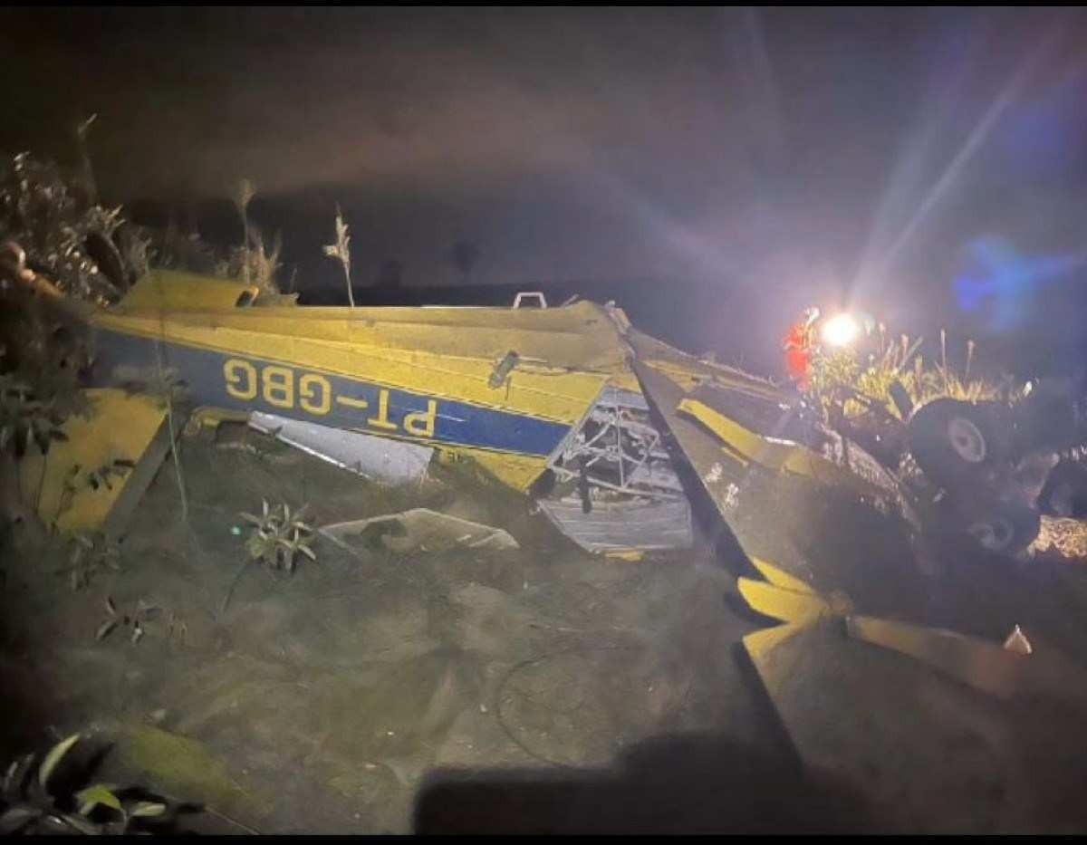  Piloto fica ferido em queda de avião agrícola em Minas