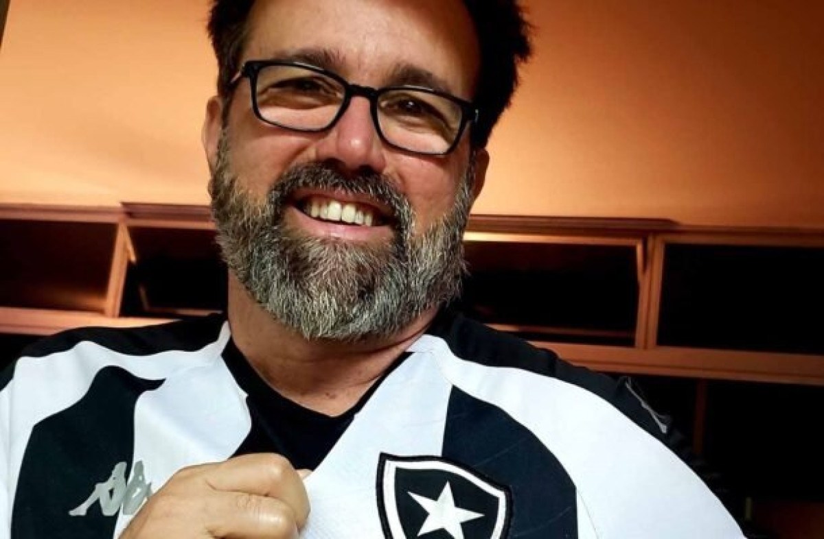 Narrador da Band confessa que casou com a camisa do Botafogo