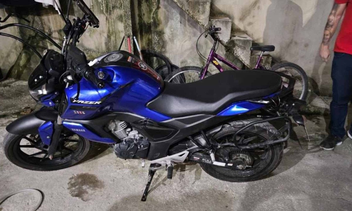 Moto usada por professor, suspeito de importunar criança em Piabetá (RJ) -  (crédito: Divulgação)