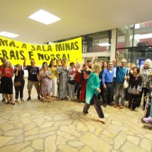 Zema é alvo de protesto em frente em concerto da Filarmônica de Minas - Marcos Vieira