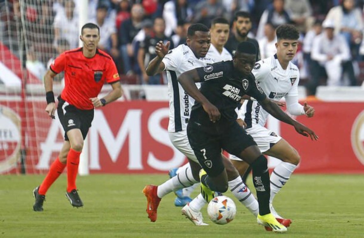 Kamikaze, Botafogo perde para a LDU e segue no limbo na Libertadores