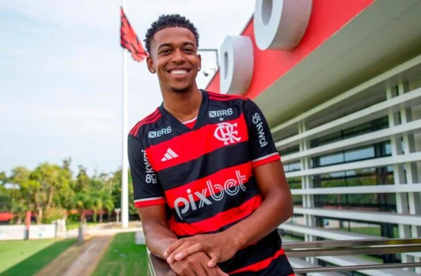 Flamengo define data da apresentação oficial de Carlinhos