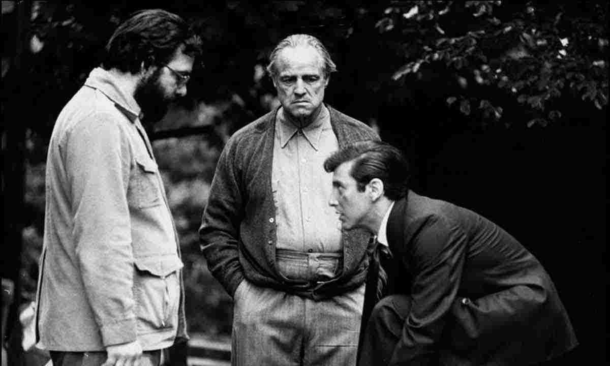 O diretor Francis Ford Coppolla com Marlon Brando e Al Pacino nos bastidores de 