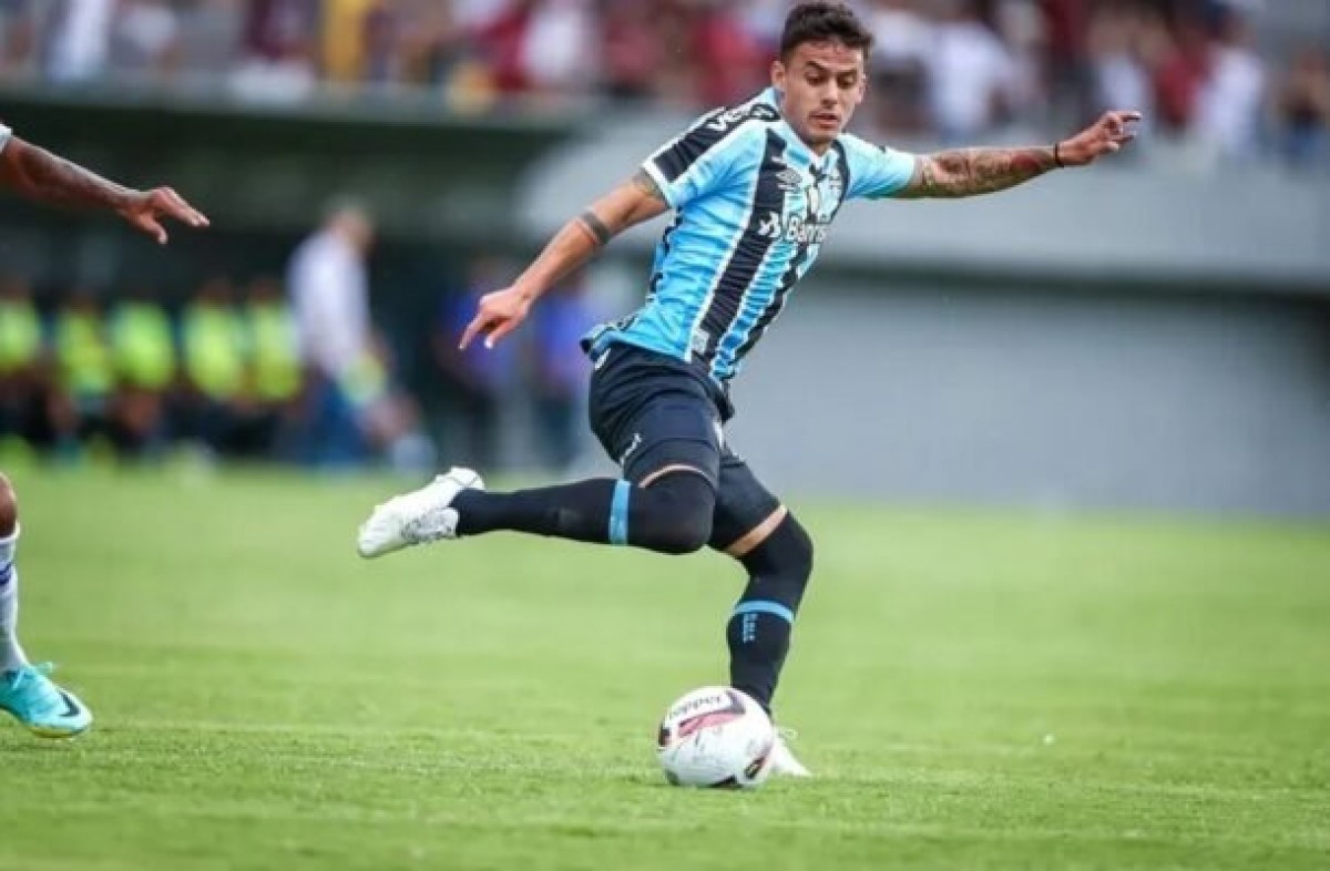 Carballo volta ao Grêmio para continuar tratamento de lesão no púbis