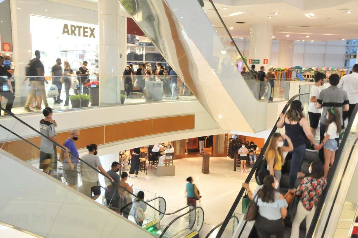 PM busca suspeito de assaltar loja em shopping de Belo Horizonte