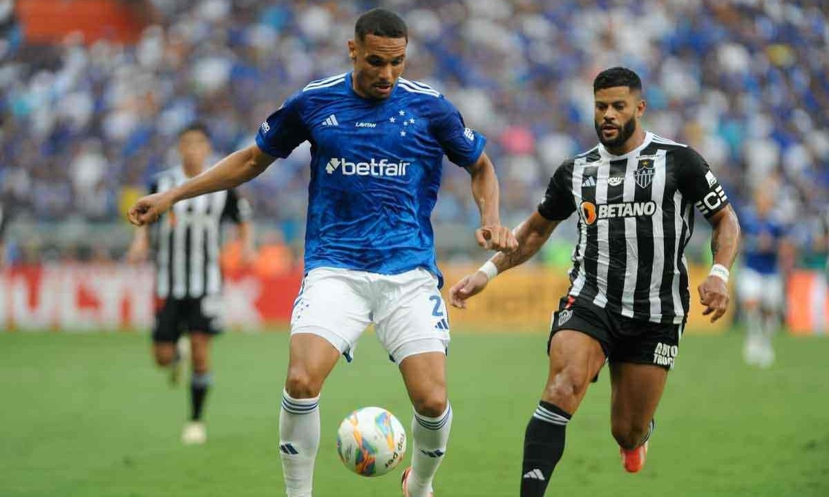 Cruzeiro pretende fazer uma campanha mais tranquila, apesar de não ter um elenco de peso, ao contrátio do Atlético, que aposta nas suas estrelas para sonhar alto -  (crédito: Alexandre Guzanshe/EM/D.A Press (ees14700))