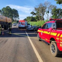 Motorista morre em batida frontal de carro com caminhão de soja em Minas - CBMMG