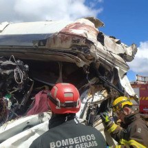 Carreta que transportava repolho capota e provoca morte de homem em Minas - Corpo de Bombeiros/Divulgação