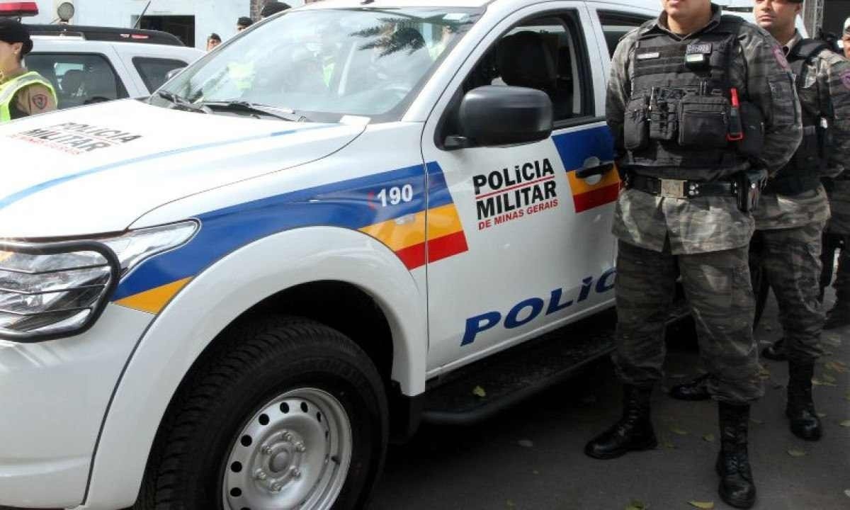 Polícia Militar de Minas Gerais recebeu denúncia detalhada sobre corpo encontrado na Região da Pampulha na noite de sexta-feira (12/4) -  (crédito: Jair Amaral/EM/D.A Press)