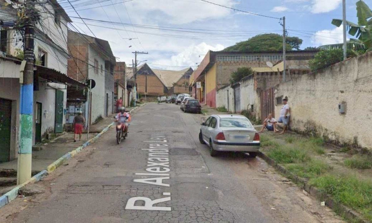 O incêndio aconteceu em uma casa localizada na rua Alexandre Levy, no bairro Havaí. -  (crédito: Google Maps/Reprodução)