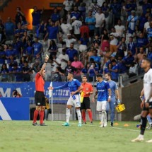 Arbitragem brasileira favorece Corinthians e Flamengo na primeira rodada - Alexandre Guzanshe/EM/D.A Press