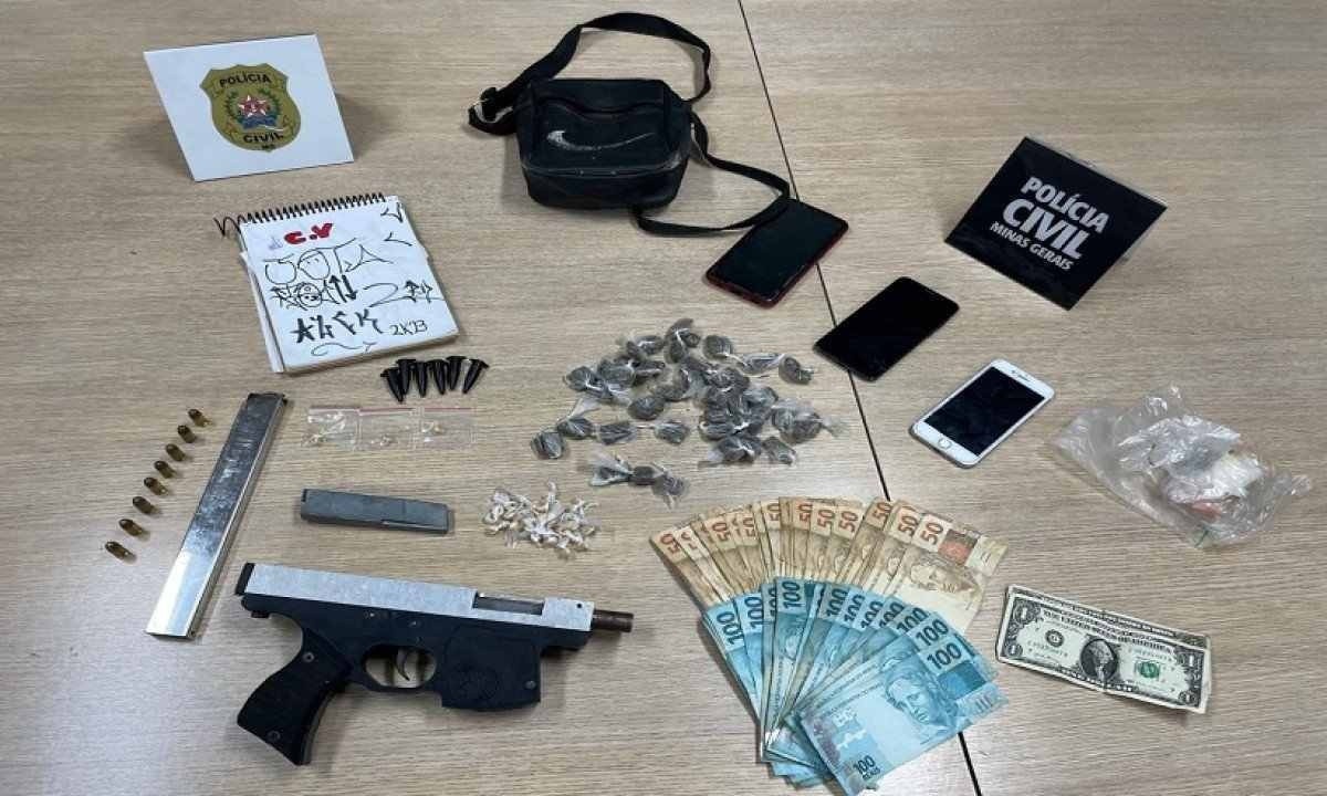 Arma, drogas, dinheiro e celulares apreendidos com traficante que é suspeito de homicídio -  (crédito: PCMG)