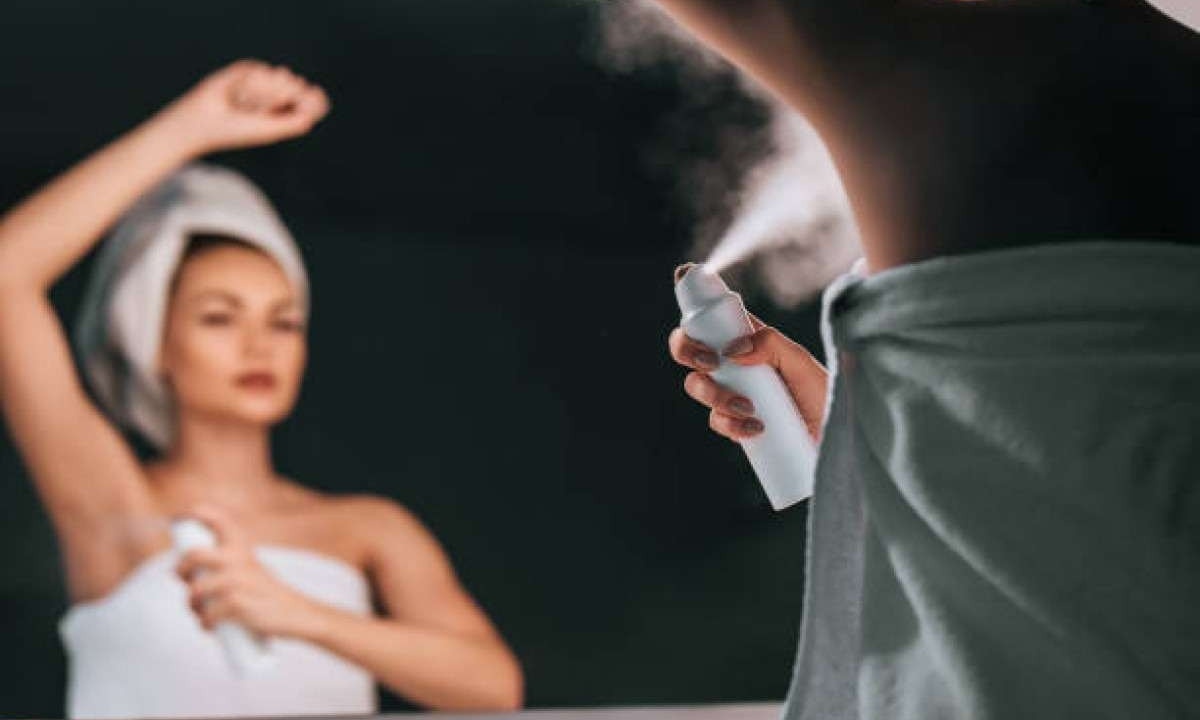 Desodorante: seja aerossol ou roll-on, é essencial garantir que não há alergia a nenhum composto da fórmula 
     -  (crédito:  Getty Images)